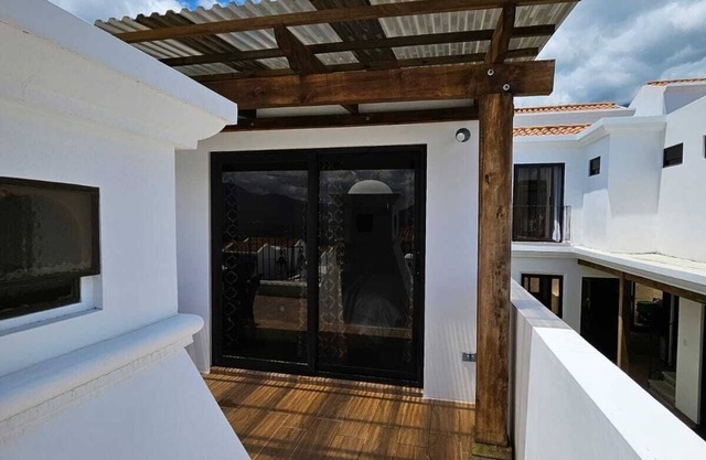 Spacious 4-bedroom townhome in peaceful San Pedro Las Huertas with WiFi