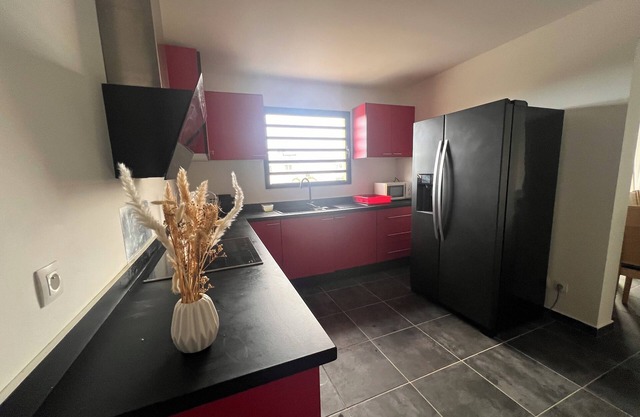 Spacious haven of peace, T3 two-bedroom apartment with garden