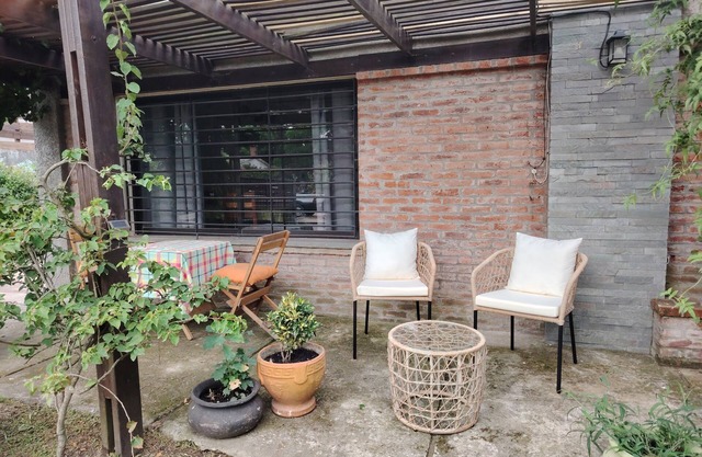 Spacious house with garden, steps from the beach and Montevideo.