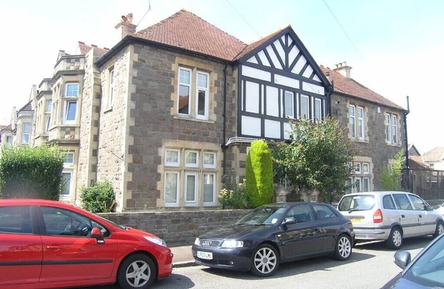 Spacious Holiday Apartment near the Sea