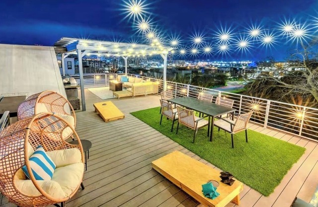 Spacious Home in The Gulch, 14 beds, Skyline Views, best location in Nashville!