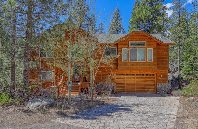 Spacious home near Lake Tahoe with firepit & two decks - near restaurants