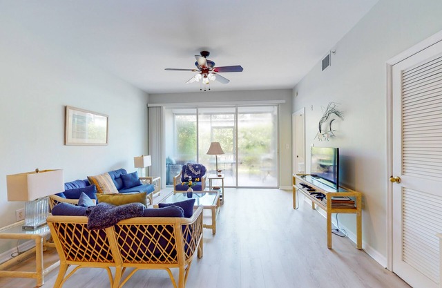Spacious home with enclosed patio & shared outdoor pool