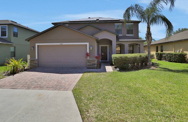 Spacious home with pool, lanai, game room, W/D, & central AC - snowbirds OK