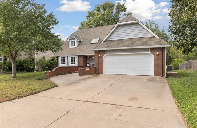Spacious House - Fire Pit- Pool Table -Arcade Games- Sleeps up to 16