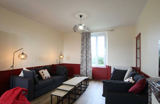 Spacious house with garden and pets allowed, ideal for families