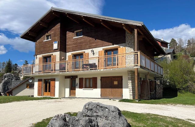 Spacious house ideally located. Confort + for 6 people, private parking