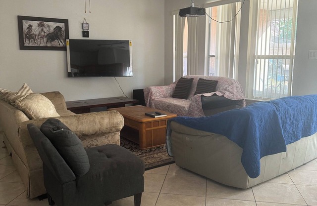Spacious house in superb Houston with AC, fitness room, WiFi