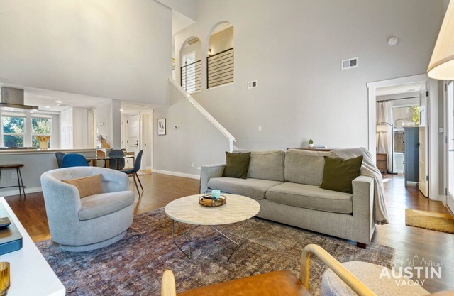 Spacious Living in S. Austin | Home Gym + Office