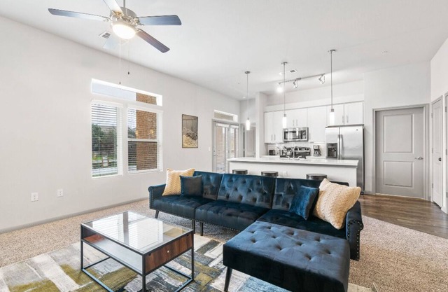 Spacious LUX 2BR 2B Unit in Austin with Pool!