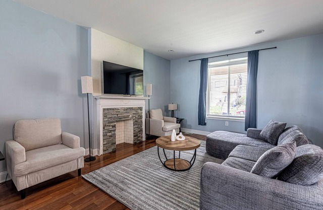 Spacious Modern 7BR Retreat ~ 3 Story Gem in Pittsburgh