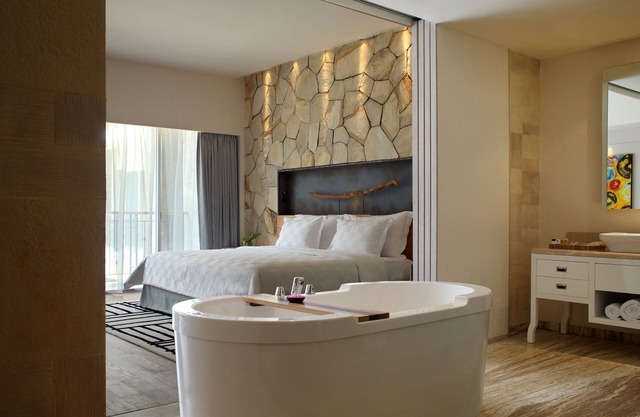 Spacious Modern Suite with Free Minibar Items (T Sand Suite8)