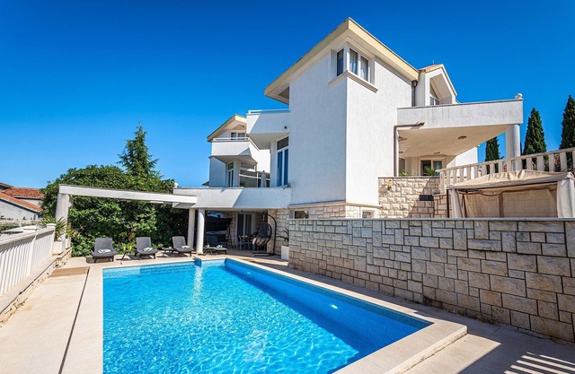 Spacious Modern Villa With 36 Sq m Pool Just 70m From The Beach