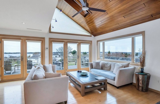Spacious Montauk Home with Water Views, Private Pool, Perfect for Families,.