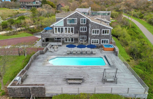 Spacious Montauk Home with Water Views, Private Pool, Perfect for Families,.