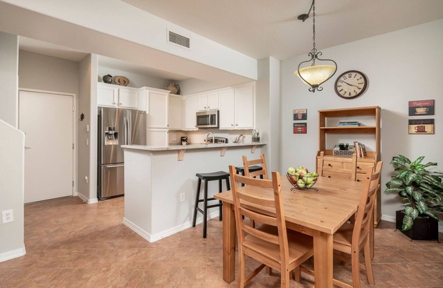 Spacious, Newly Remodeled Townhouse. Easy Access to Everything.