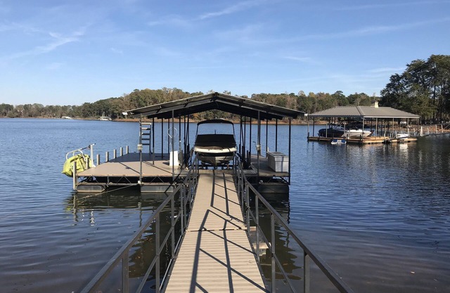 Spacious, Newly Renovated 2BR/2BA Lakefront Home. Million Dollar Views!