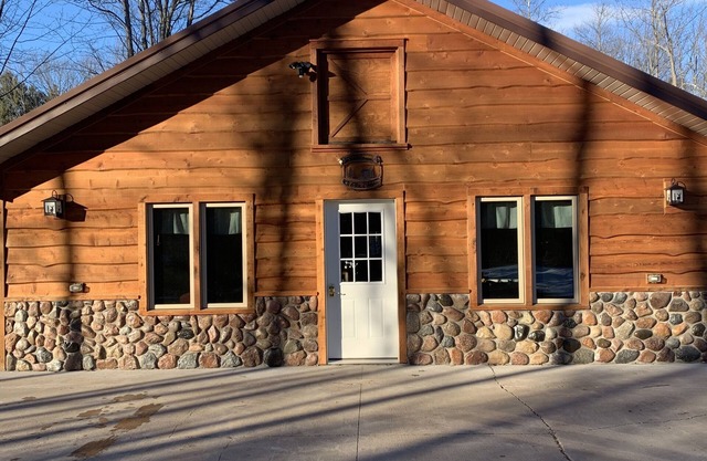 Spacious Northwoods Cabin with Amazing Game Room