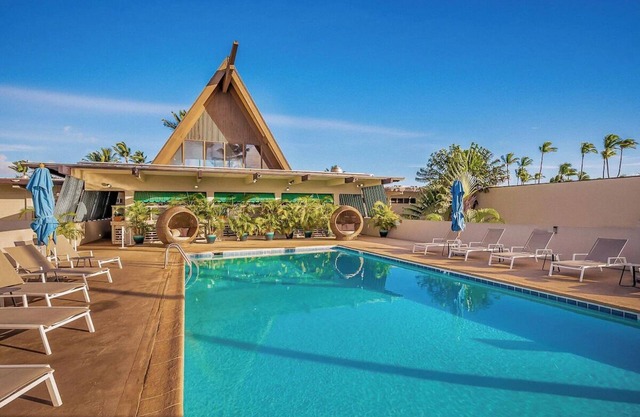 Spacious Oceanfront Suite | Perfect for Romantic Retreat w/Pool Access