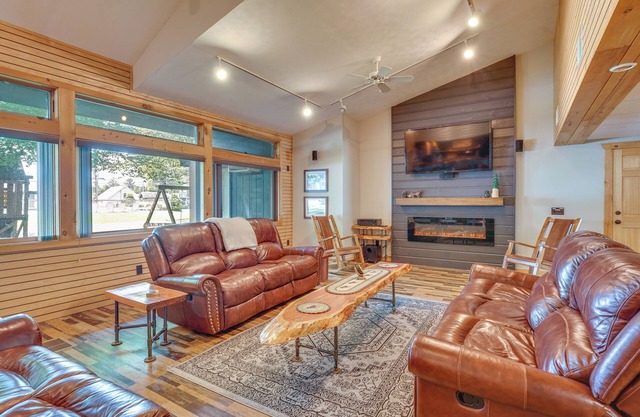 Spacious Old Forge Condo w/Patio & Fire Pit!