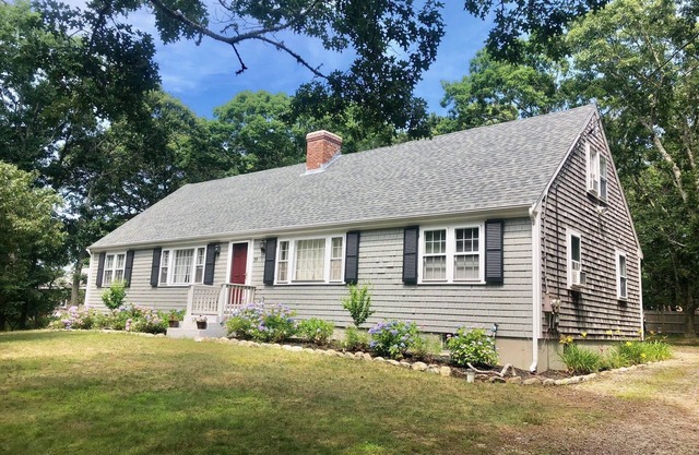 SPACIOUS & PRIVATE 6 BEDRM HOME CLOSE TO THE OCEAN & BIKE PATH!
