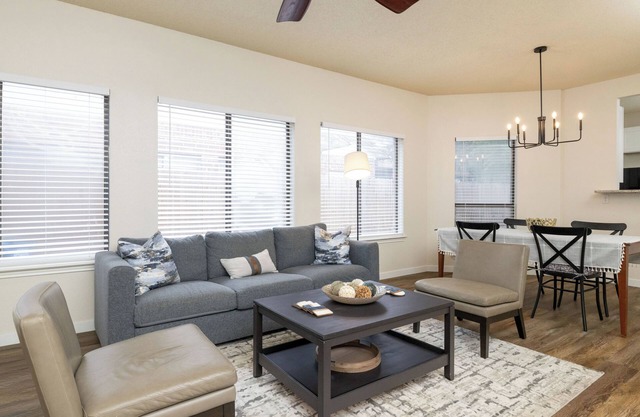 Spacious Private Home Near Dining & Attractions
