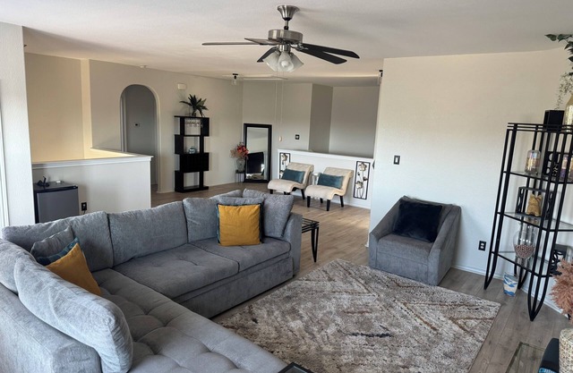 ✨ Spacious Retreat with Outdoor Movie Nights & Fire Pits! ✨