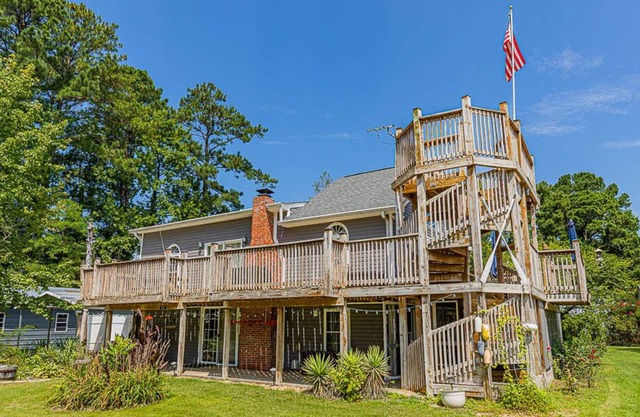 Spacious River Home Near Beautiful Community Beach