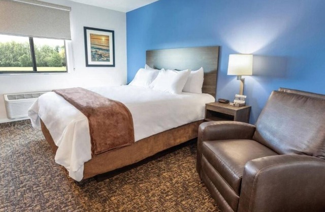 Spacious Room Perfect for Comfort Stays w/Modern Kitchen + Relaxing Ambiance