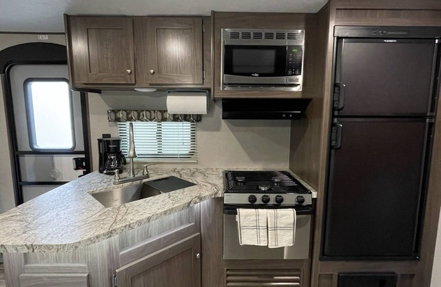 Spacious RV w/large shower & Queen bed