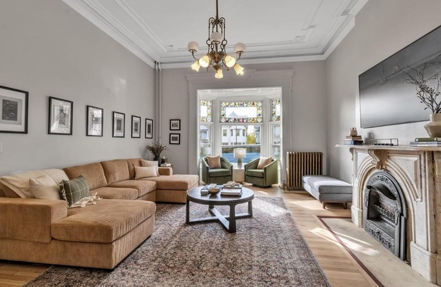 Spacious Second Empire Suite at The Platt Mansion