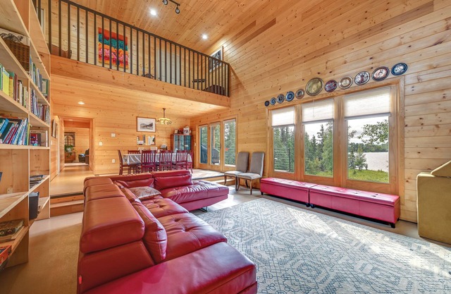 Spacious Soldotna Home w/Mackey Lake Views!