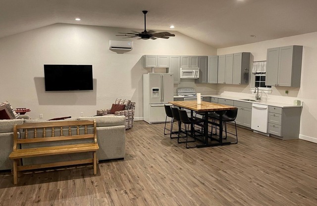 Spacious Studio Style Cabin by Small Lake