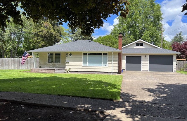 Spacious, Stylish, Quiet, Two Bedroom - Autzen/Oakway/Kid-Friendly