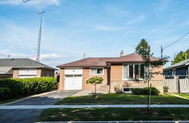 Spacious Suite by the Lake, Great Neighbourhood! FREE Airport Pick-up