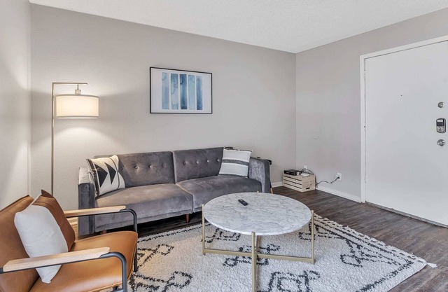 Spacious Suite in the Center of Midland