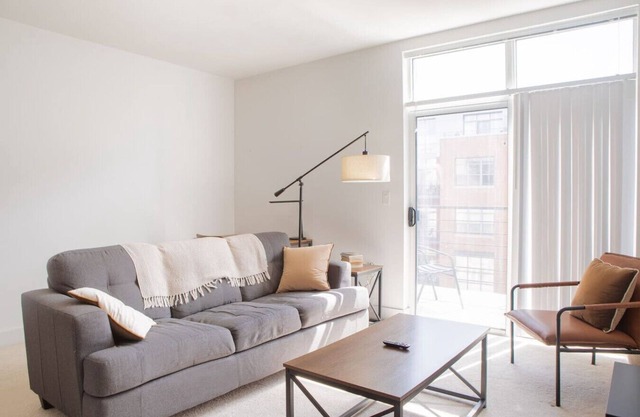 Spacious Third Ward Apt Near Summerfest with Balcony