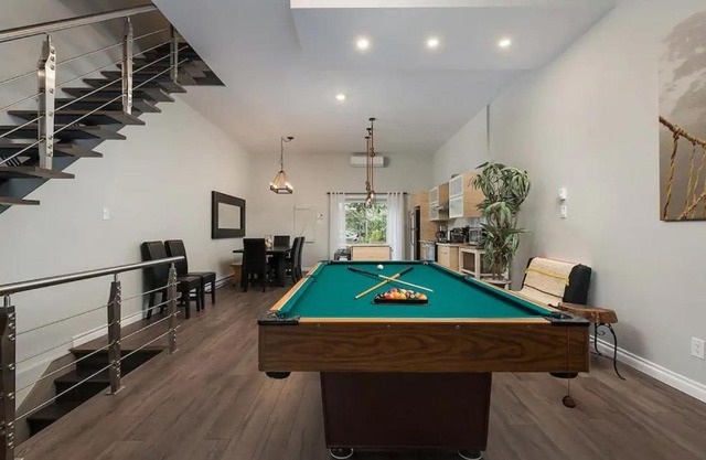 Spacious Townhouse with Rooftop Deck