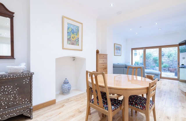 Spacious two-bedroom apartment located in the heart of Cheltenham.