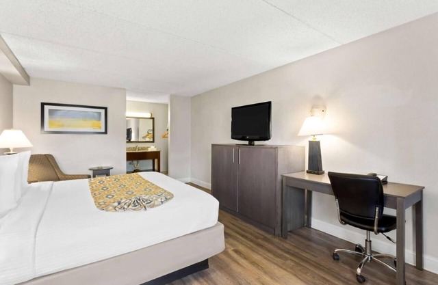 Spacious Unit w/Free Parking and Breakfast Near I-88 Corridor - Pets Allowed