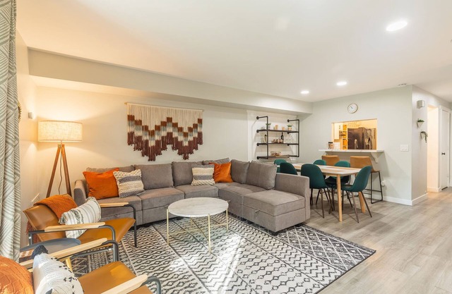 Spacious, Upgraded and Comfortable! Eagle Two Bedroom Retreat!