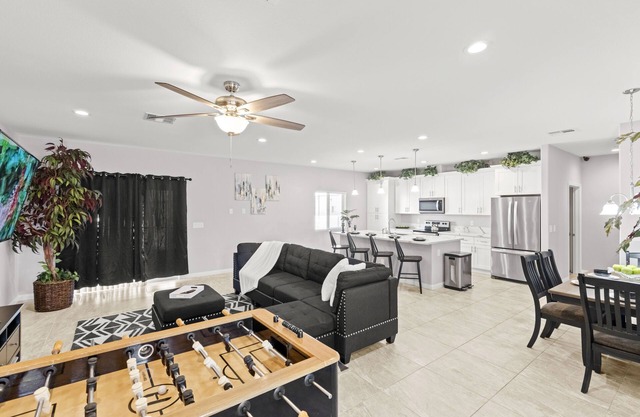 Spacious Vegas Home! 4 bedroom 2.5 bathrooms conveniently located !