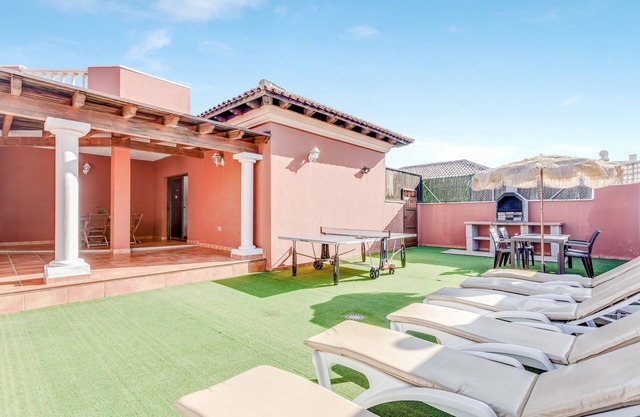 Spacious Villa "Don Rodrigo" with Wi-Fi, Garden, Terrace & Pool