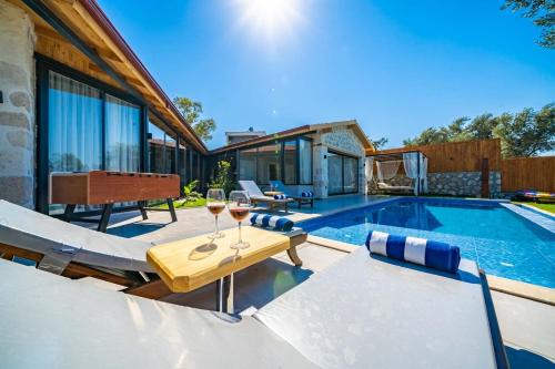 Spacious Villa Pool, Jacuzzi
