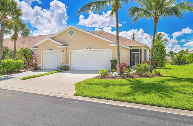 Spacious Villa with Stunning Lake Views in a Quiet 55+ Communityn