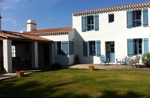 Spacious, warm house with large garden, Luzéronde & marais area