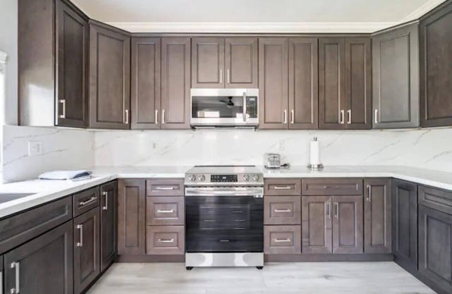 Sparkling Family Home in Clovis -walking distance to restaurants and shopping