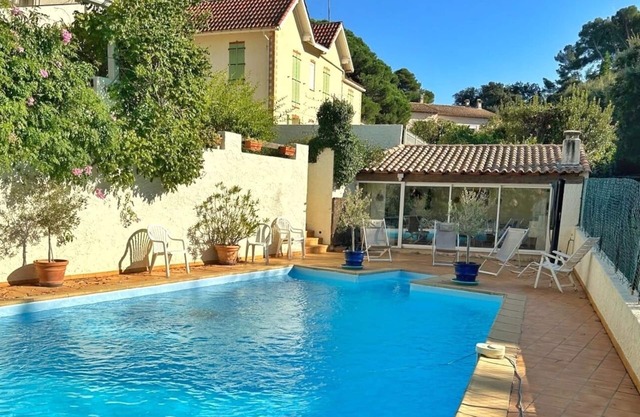 SPECIAL OFFER SEPTEMBER AT THE WATERFRONT/POOL AND SEA 6 pers (see more)