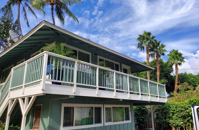 Special Rate 1/12/25-3/9/25! Escape to our Cozy 2 BR/1BA COTTAGE in Kihei!