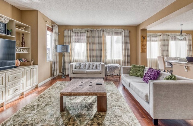 Spectacular 5 BD Home With Theatre Room!